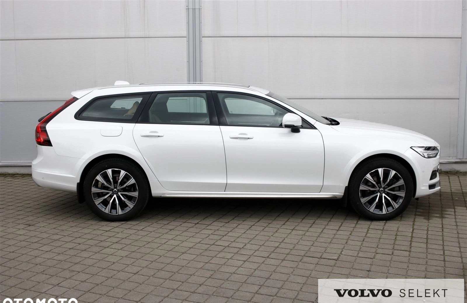 Volvo V90 Cross Country cena 325000 przebieg: 14000, rok produkcji 2023 z Tychy małe 704